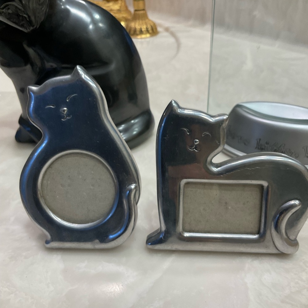 Cat Decor Lot of 4 items, 2 silver and 1 glass photo frames, one black statue - Picture 10 of 11